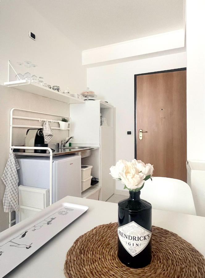 A Casa Di Pizz - Bilocale Con Parcheggio Privato Apartment Savona Ngoại thất bức ảnh