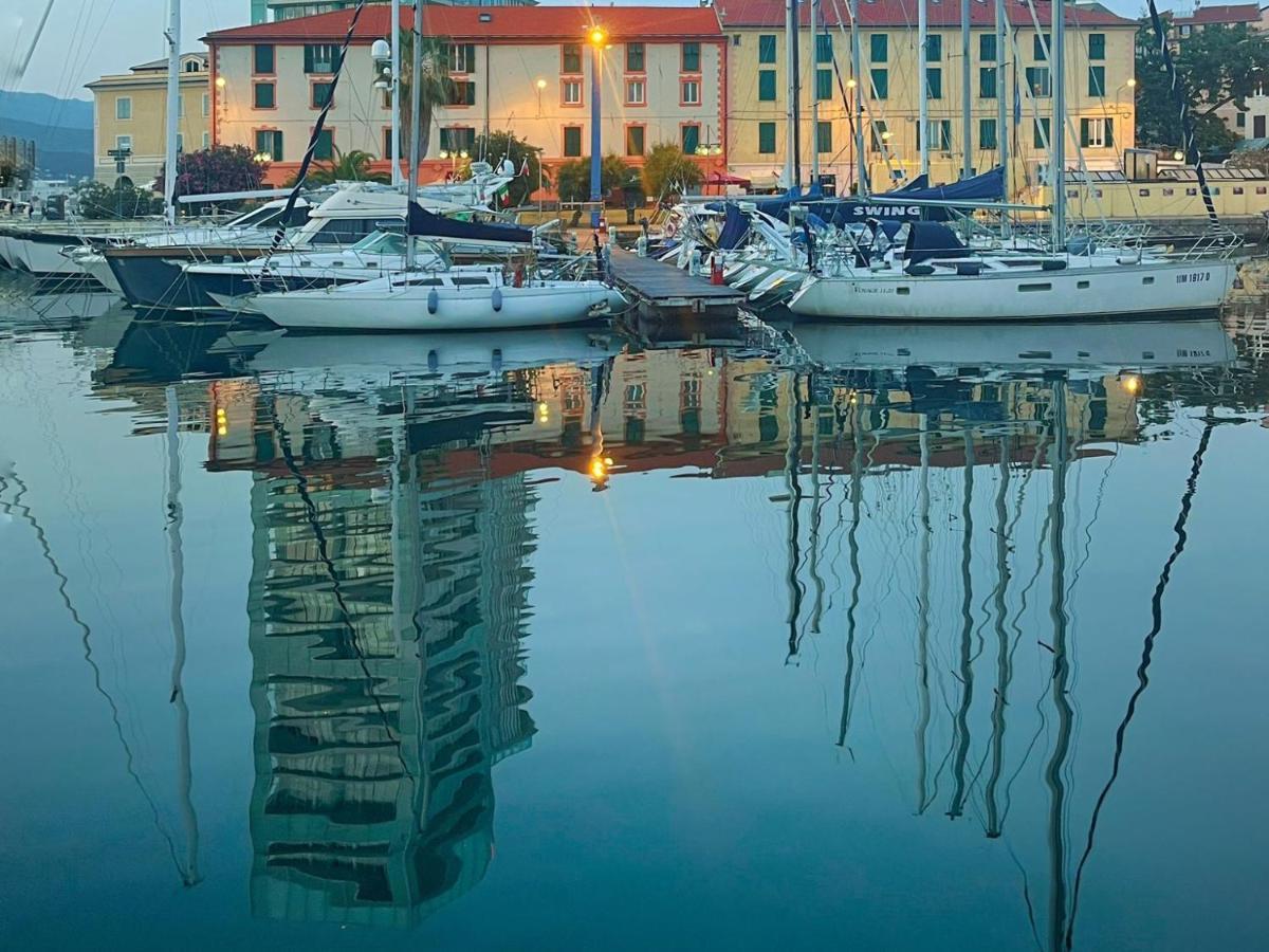 A Casa Di Pizz - Bilocale Con Parcheggio Privato Apartment Savona Ngoại thất bức ảnh